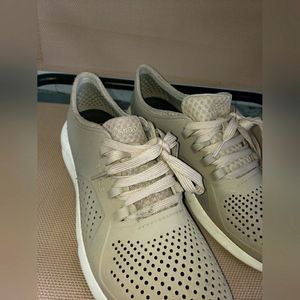 Croc tennis shoes